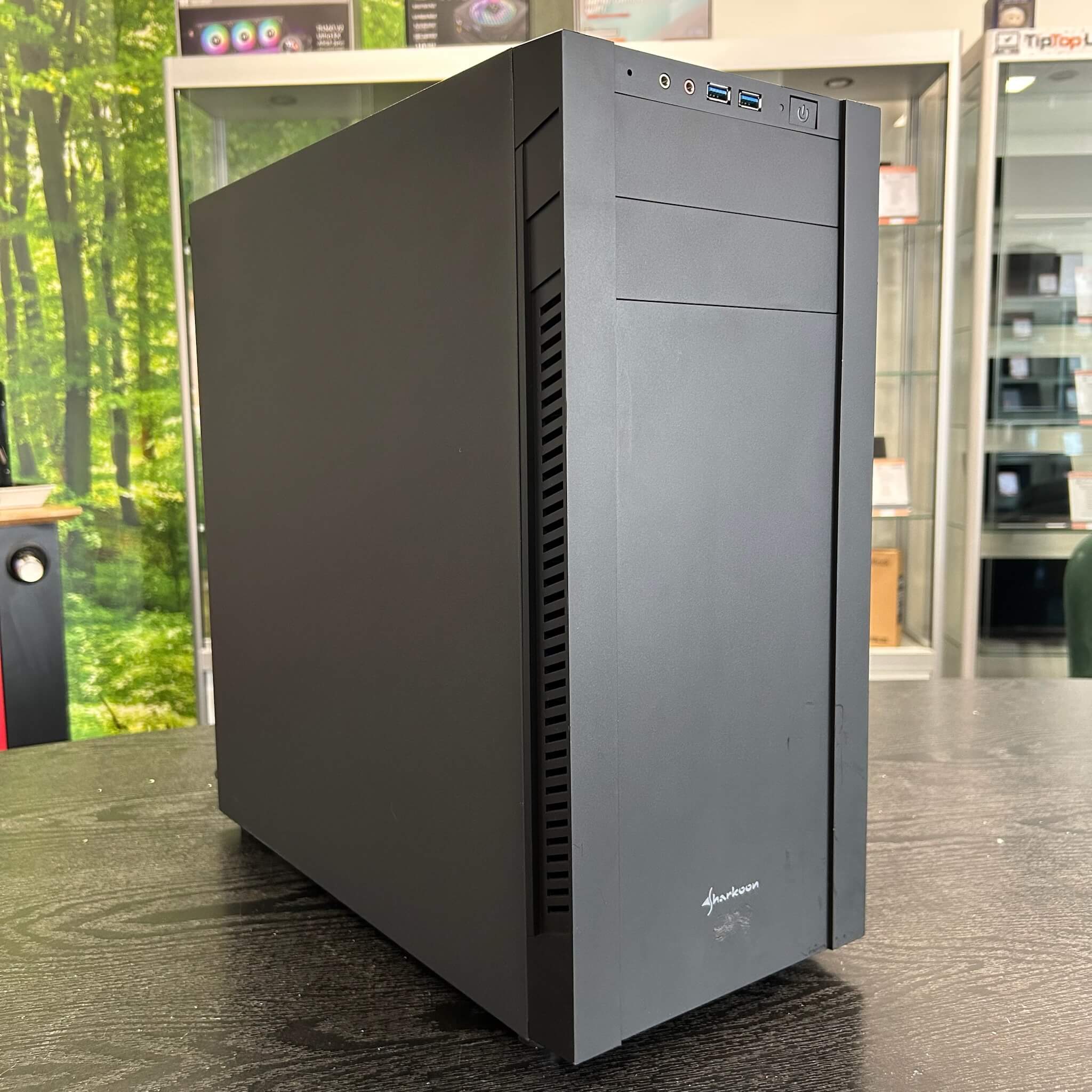 Custom Build PC - Intel Core i7-9700K - Radeon RX 7400 - 32GB RAM - 1TB SSD