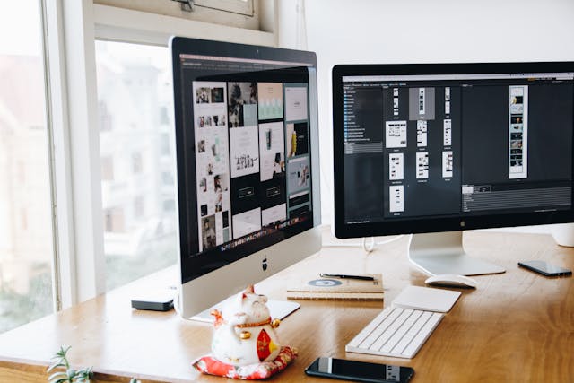 refurbished Apple imac pro op een bureau tijdens werktijd